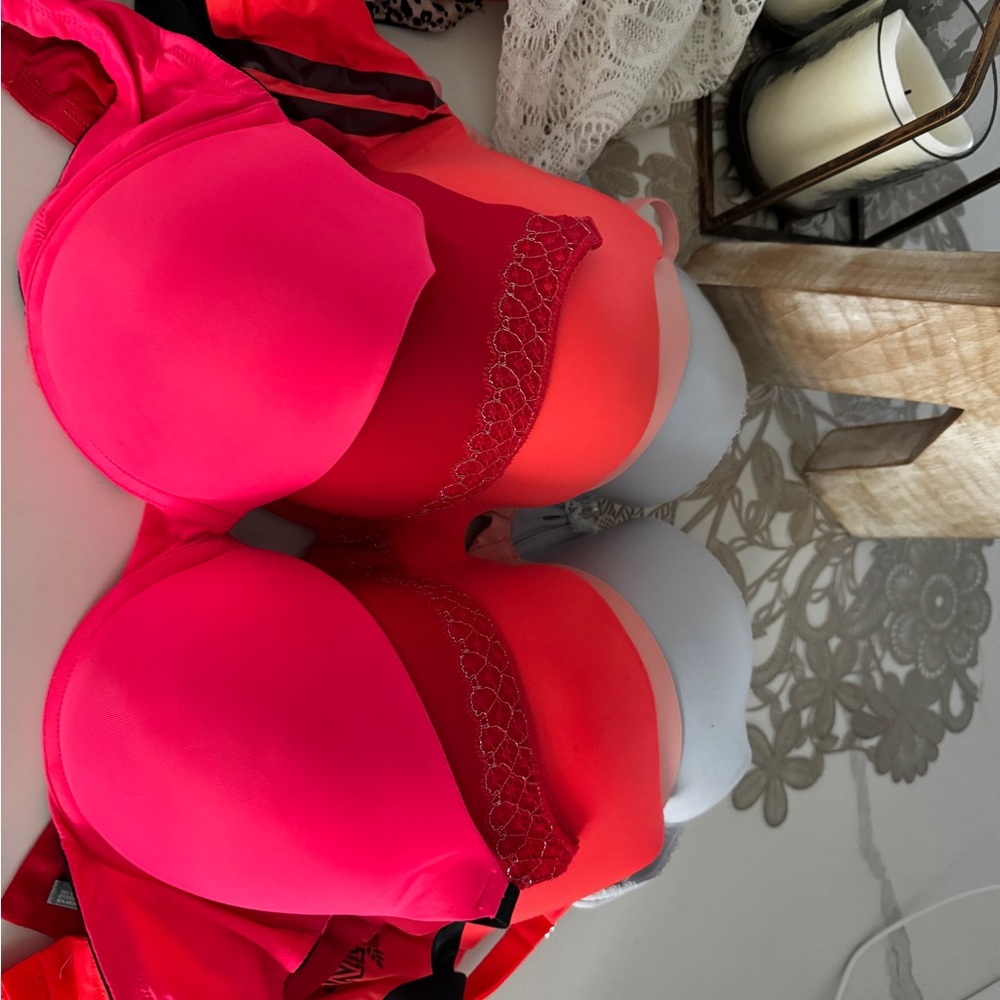 4 Victoria secret bras